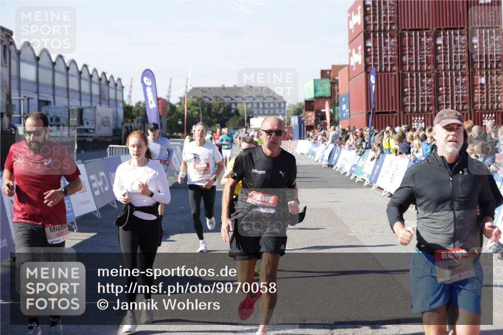 03.10.2025 - Köhlbrandbrückenlauf Jannik Wohlers http://msf.ph/oto/9070058 03.10.2025 13:14:16 Ziel 4313, 4437, 4569, 4641, 4728, 4776, 4785, 4809, 4888, 5282, 6327, 6418, 6735 meine-sportfotos.de