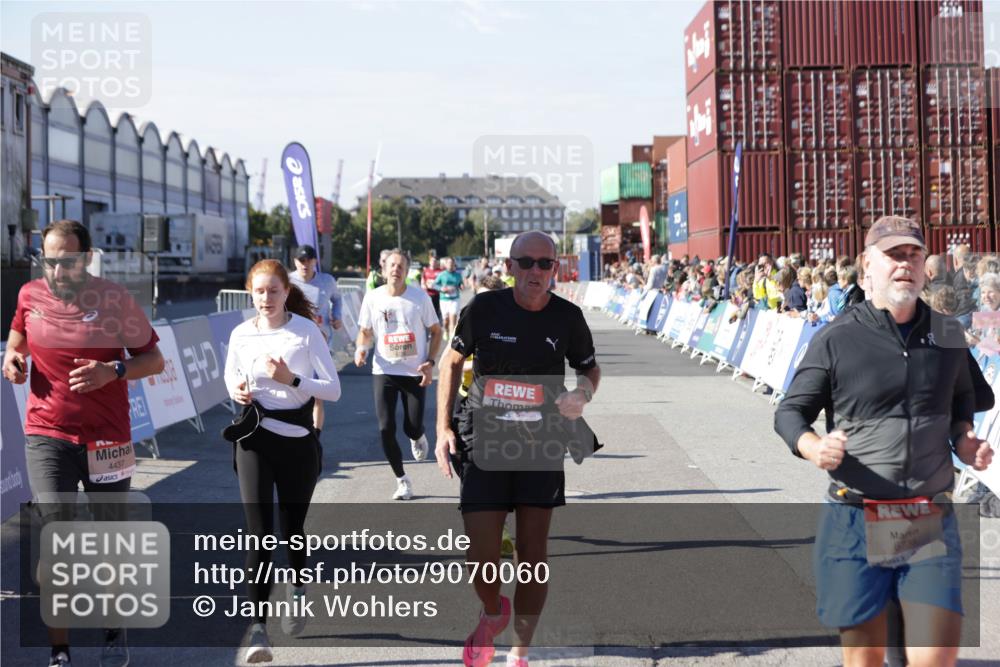 03.10.2025 - Köhlbrandbrückenlauf Jannik Wohlers http://msf.ph/oto/9070060 03.10.2025 13:14:17 Ziel 4313, 4437, 4569, 4641, 4728, 4776, 4785, 4809, 4888, 5282, 6327, 6418, 6735 meine-sportfotos.de