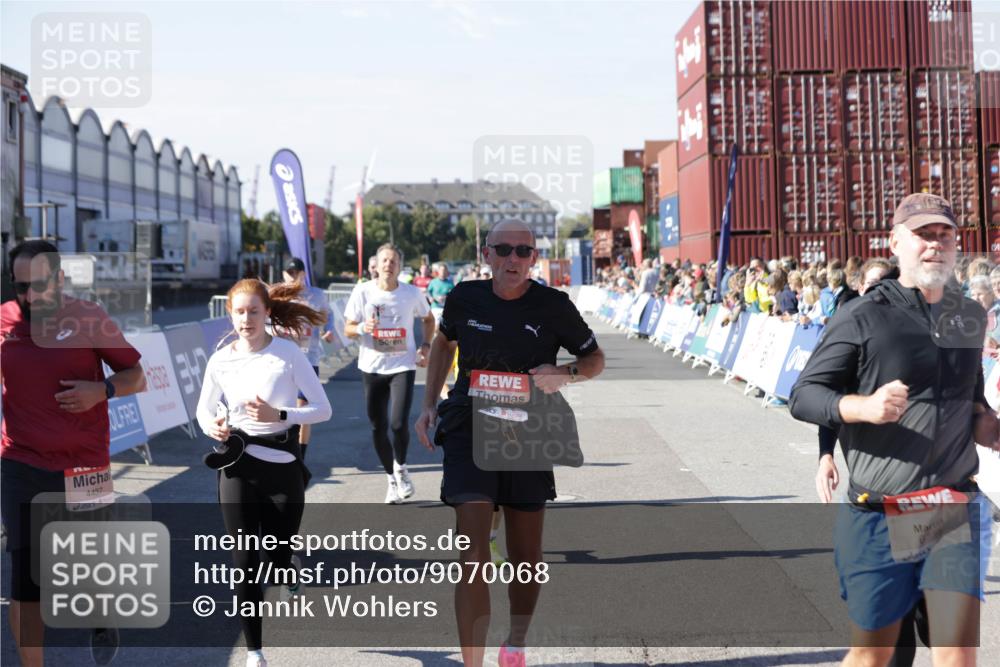 03.10.2025 - Köhlbrandbrückenlauf Jannik Wohlers http://msf.ph/oto/9070068 03.10.2025 13:14:17 Ziel 4313, 4437, 4569, 4641, 4728, 4776, 4785, 4809, 4888, 5282, 6327, 6418, 6735 meine-sportfotos.de