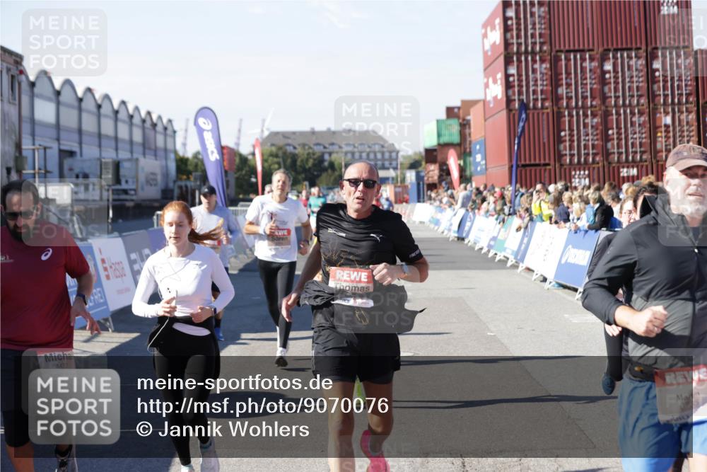 03.10.2025 - Köhlbrandbrückenlauf Jannik Wohlers http://msf.ph/oto/9070076 03.10.2025 13:14:17 Ziel 4313, 4437, 4569, 4641, 4728, 4776, 4785, 4809, 4888, 5282, 6327, 6418, 6735 meine-sportfotos.de