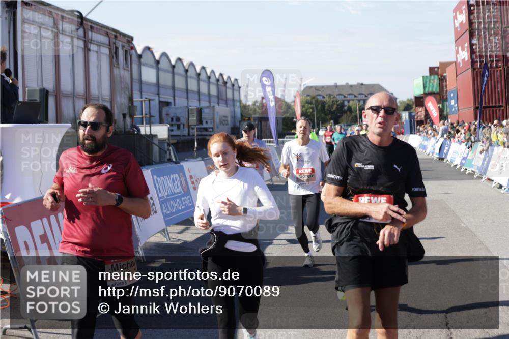 03.10.2025 - Köhlbrandbrückenlauf Jannik Wohlers http://msf.ph/oto/9070089 03.10.2025 13:14:17 Ziel 4313, 4437, 4569, 4641, 4728, 4776, 4785, 4809, 4888, 5282, 6327, 6418, 6735 meine-sportfotos.de