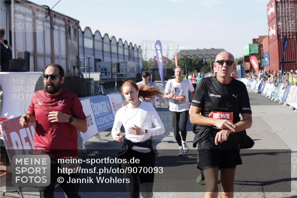 03.10.2025 - Köhlbrandbrückenlauf Jannik Wohlers http://msf.ph/oto/9070093 03.10.2025 13:14:17 Ziel 4313, 4437, 4569, 4641, 4728, 4776, 4785, 4809, 4888, 5282, 6327, 6418, 6735 meine-sportfotos.de