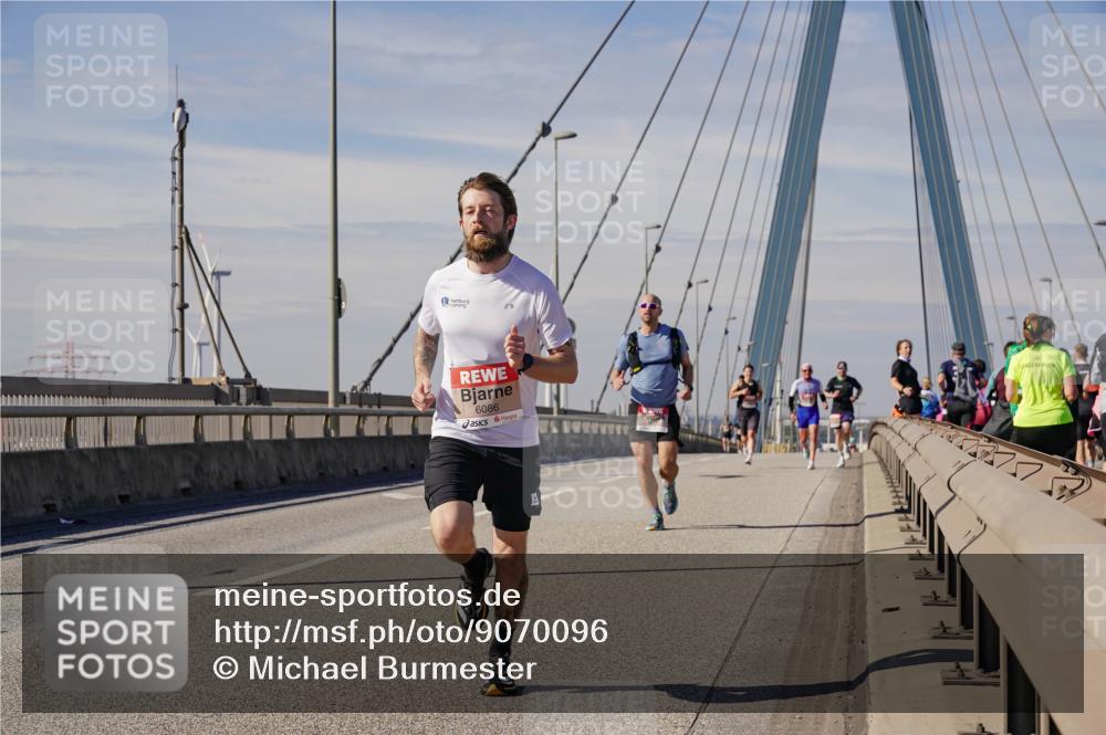 03.10.2025 - Köhlbrandbrückenlauf Michael Burmester http://msf.ph/oto/9070096 03.10.2025 12:33:15 Position 2 6086 meine-sportfotos.de