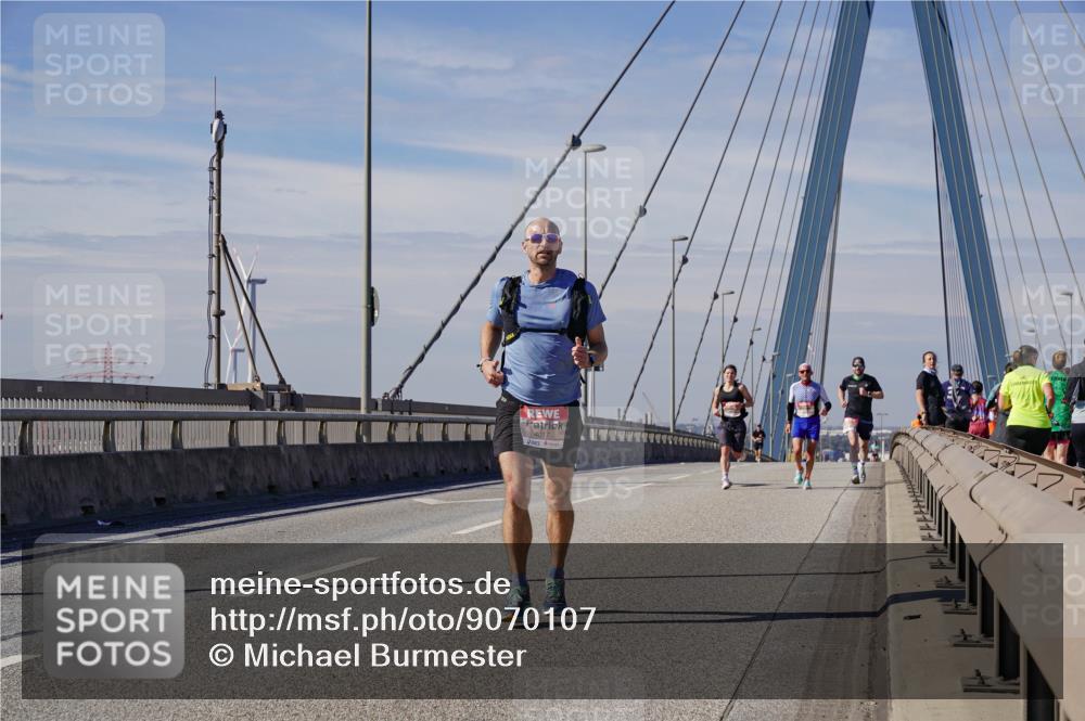 03.10.2025 - Köhlbrandbrückenlauf Michael Burmester http://msf.ph/oto/9070107 03.10.2025 12:33:17 Position 2 4017 meine-sportfotos.de