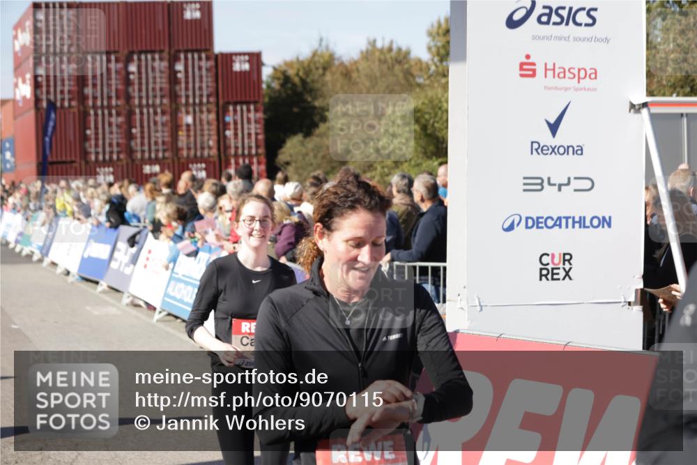 03.10.2025 - Köhlbrandbrückenlauf Jannik Wohlers http://msf.ph/oto/9070115 03.10.2025 13:14:18 Ziel 4313, 4437, 4569, 4641, 4728, 4776, 4809, 4888, 5282, 6012, 6327, 6418, 6512, 6735 meine-sportfotos.de