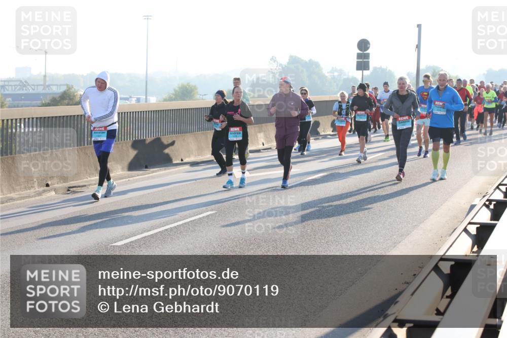 03.10.2025 - Köhlbrandbrückenlauf Lena Gebhardt http://msf.ph/oto/9070119 03.10.2025 09:24:18 Position 1  meine-sportfotos.de
