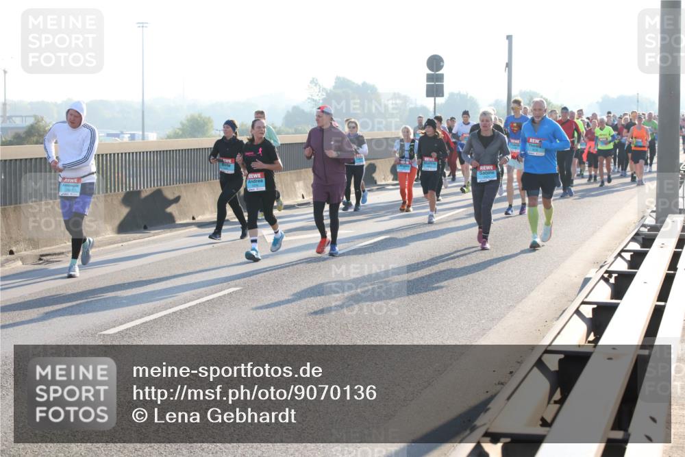 03.10.2025 - Köhlbrandbrückenlauf Lena Gebhardt http://msf.ph/oto/9070136 03.10.2025 09:24:18 Position 1  meine-sportfotos.de
