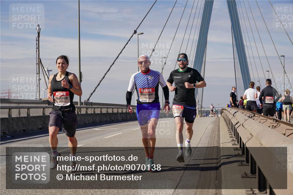 03.10.2025 - Köhlbrandbrückenlauf Michael Burmester http://msf.ph/oto/9070138 03.10.2025 12:33:22 Position 2 4092, 6552, 6458 meine-sportfotos.de
