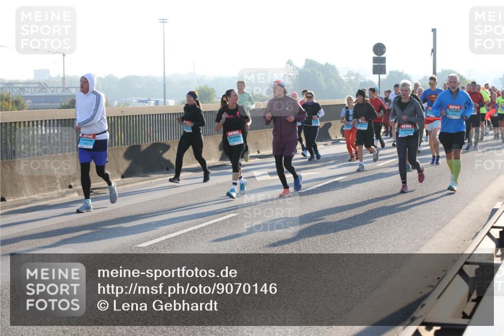 03.10.2025 - Köhlbrandbrückenlauf Lena Gebhardt http://msf.ph/oto/9070146 03.10.2025 09:24:18 Position 1  meine-sportfotos.de