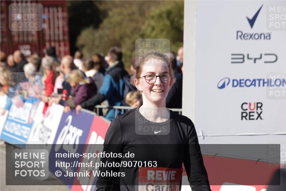 03.10.2025 - Köhlbrandbrückenlauf Jannik Wohlers http://msf.ph/oto/9070163 03.10.2025 13:14:19 Ziel 4313, 4426, 4437, 4569, 4641, 4728, 4776, 4809, 4888, 5282, 6012, 6327, 6418, 6512, 6735 meine-sportfotos.de