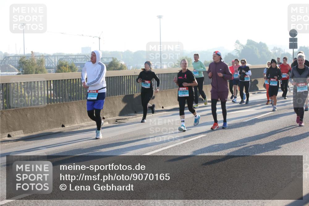 03.10.2025 - Köhlbrandbrückenlauf Lena Gebhardt http://msf.ph/oto/9070165 03.10.2025 09:24:19 Position 1  meine-sportfotos.de