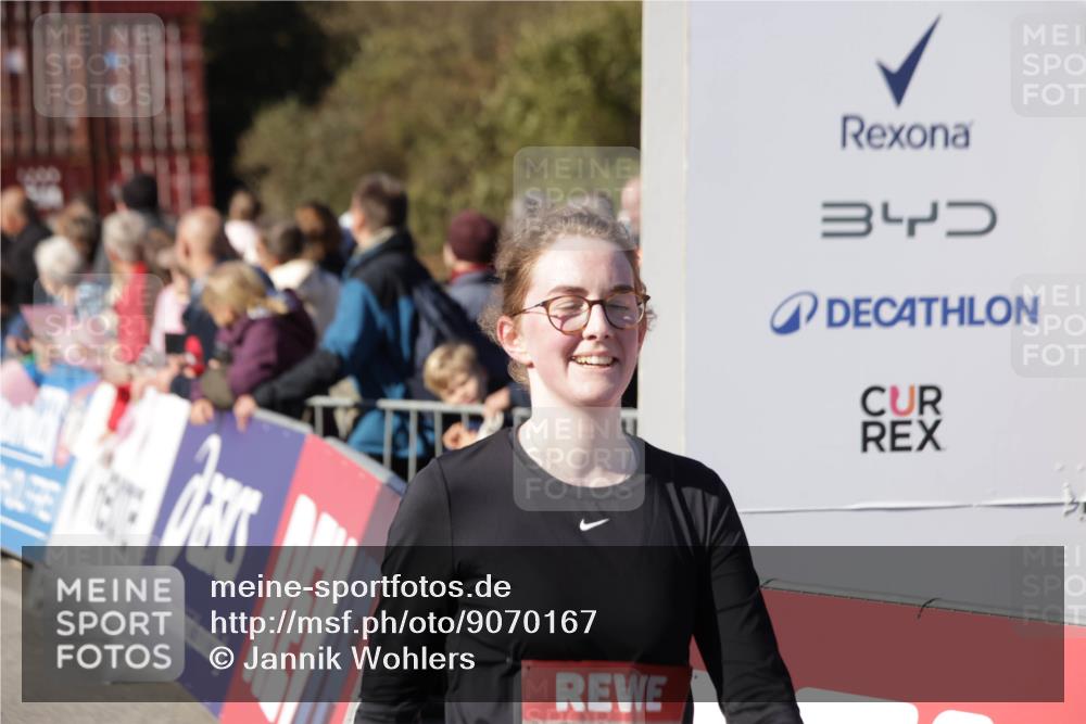 03.10.2025 - Köhlbrandbrückenlauf Jannik Wohlers http://msf.ph/oto/9070167 03.10.2025 13:14:20 Ziel 4426, 4437, 4569, 4641, 4728, 4776, 4809, 4888, 5282, 6012, 6327, 6418, 6512, 6735 meine-sportfotos.de