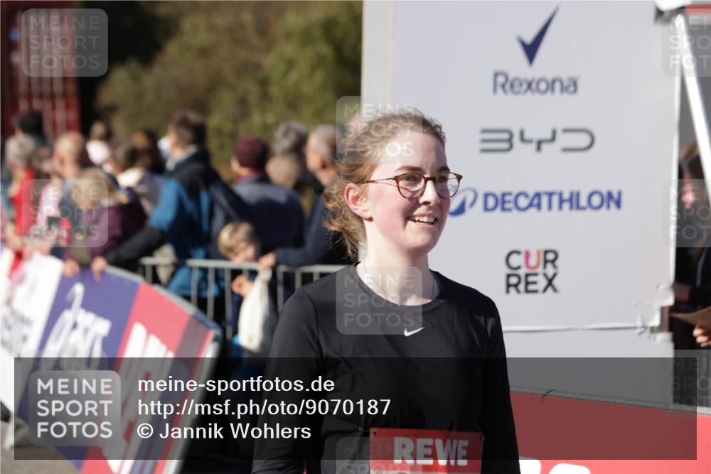 03.10.2025 - Köhlbrandbrückenlauf Jannik Wohlers http://msf.ph/oto/9070187 03.10.2025 13:14:20 Ziel 4426, 4437, 4569, 4641, 4728, 4776, 4809, 4888, 5282, 6012, 6327, 6418, 6512, 6735 meine-sportfotos.de