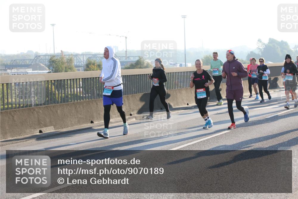 03.10.2025 - Köhlbrandbrückenlauf Lena Gebhardt http://msf.ph/oto/9070189 03.10.2025 09:24:19 Position 1 1927 meine-sportfotos.de