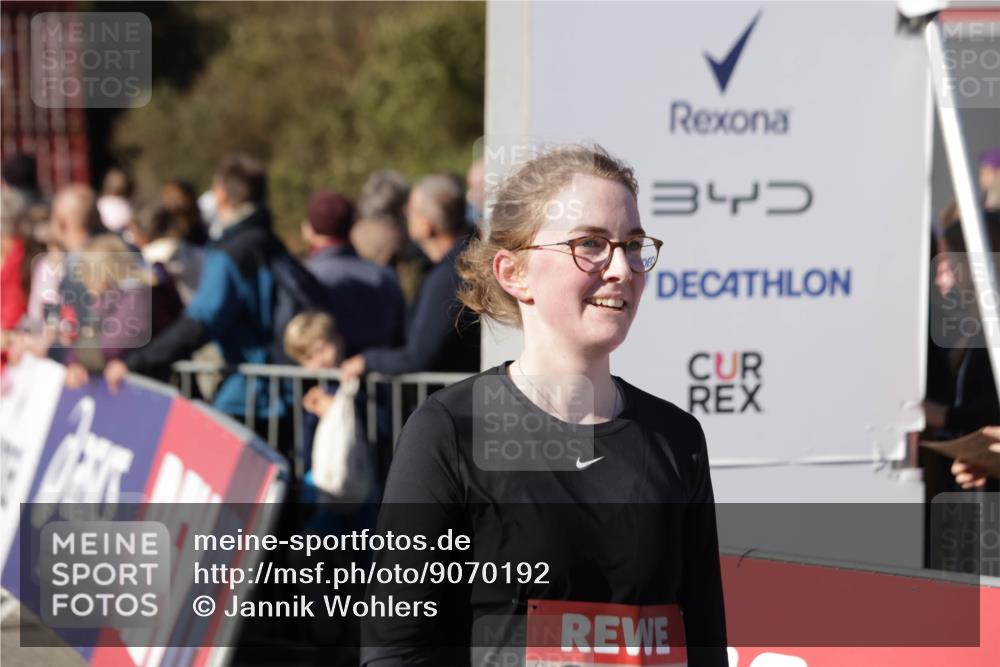 03.10.2025 - Köhlbrandbrückenlauf Jannik Wohlers http://msf.ph/oto/9070192 03.10.2025 13:14:20 Ziel 4426, 4437, 4569, 4641, 4728, 4776, 4809, 4888, 5282, 6012, 6327, 6418, 6512, 6735 meine-sportfotos.de