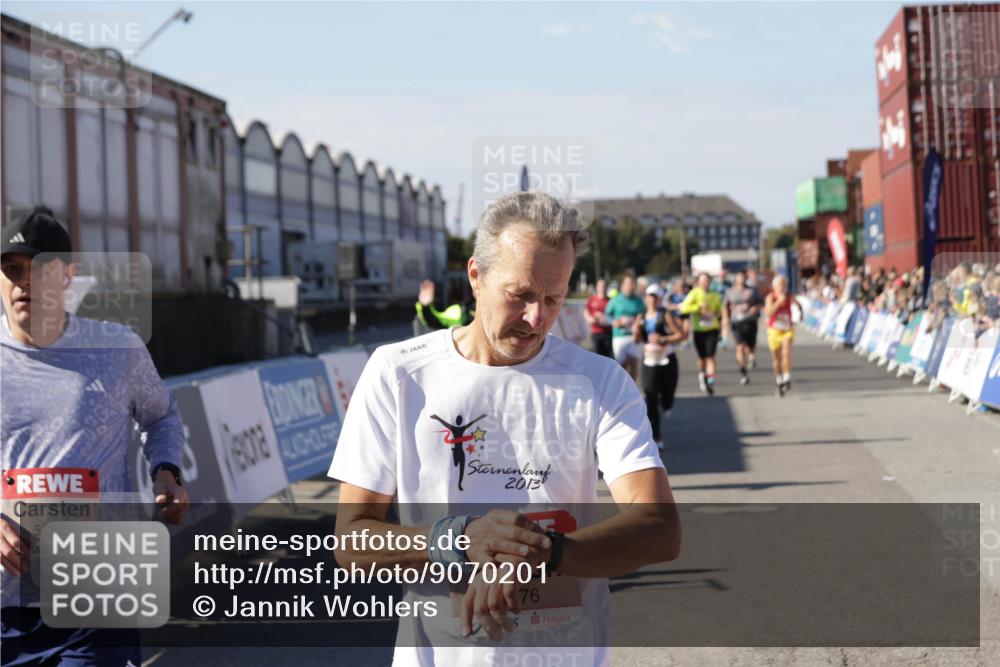 03.10.2025 - Köhlbrandbrückenlauf Jannik Wohlers http://msf.ph/oto/9070201 03.10.2025 13:14:21 Ziel 4426, 4437, 4569, 4641, 4728, 4776, 4809, 4888, 5132, 5282, 6012, 6327, 6418, 6512, 6735 meine-sportfotos.de