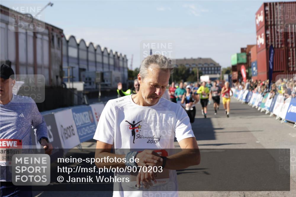 03.10.2025 - Köhlbrandbrückenlauf Jannik Wohlers http://msf.ph/oto/9070203 03.10.2025 13:14:21 Ziel 4426, 4437, 4569, 4641, 4728, 4776, 4809, 4888, 5132, 5282, 6012, 6327, 6418, 6512, 6735 meine-sportfotos.de