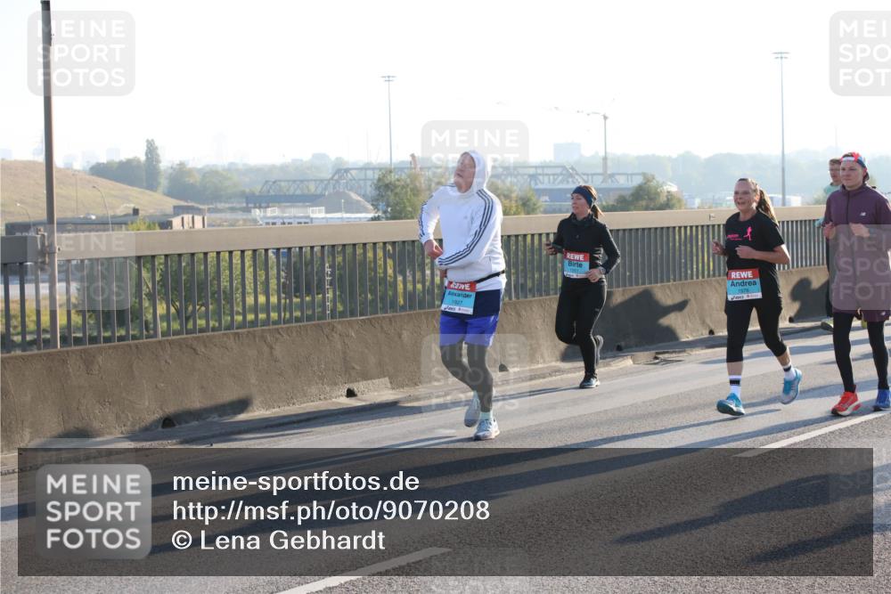 03.10.2025 - Köhlbrandbrückenlauf Lena Gebhardt http://msf.ph/oto/9070208 03.10.2025 09:24:20 Position 1  meine-sportfotos.de