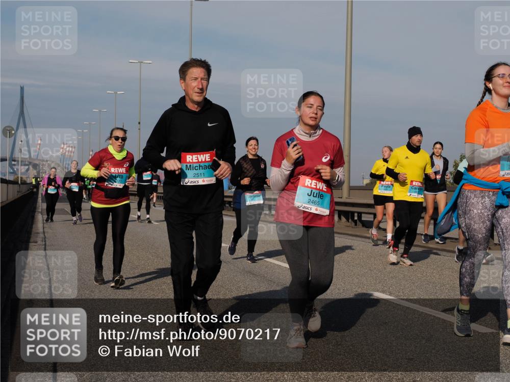 03.10.2025 - Köhlbrandbrückenlauf Fabian Wolf http://msf.ph/oto/9070217 03.10.2025 10:12:25 Position 3 2511, 2465 meine-sportfotos.de