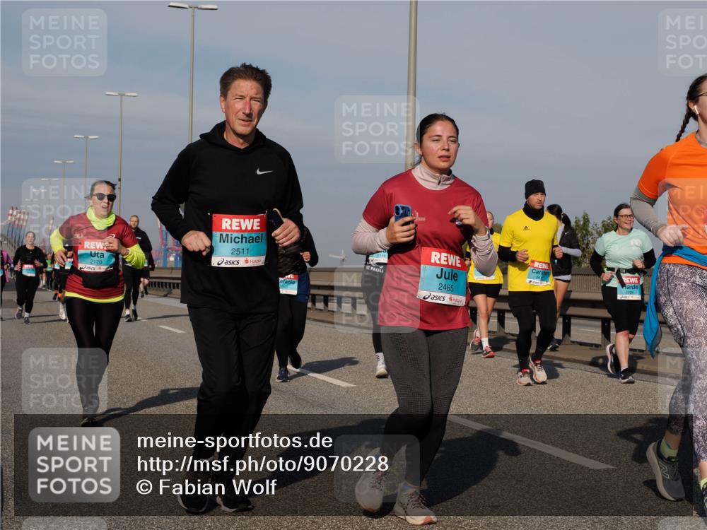 03.10.2025 - Köhlbrandbrückenlauf Fabian Wolf http://msf.ph/oto/9070228 03.10.2025 10:12:26 Position 3 2170, 2511, 2041, 2465, 2924 meine-sportfotos.de
