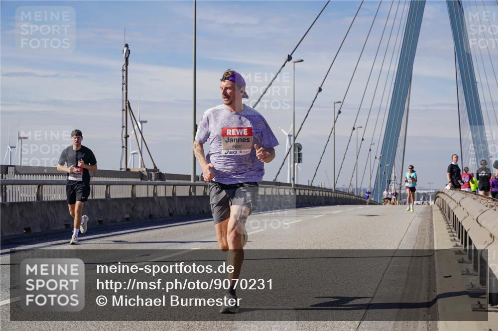 03.10.2025 - Köhlbrandbrückenlauf Michael Burmester http://msf.ph/oto/9070231 03.10.2025 12:33:43 Position 2 4087 meine-sportfotos.de