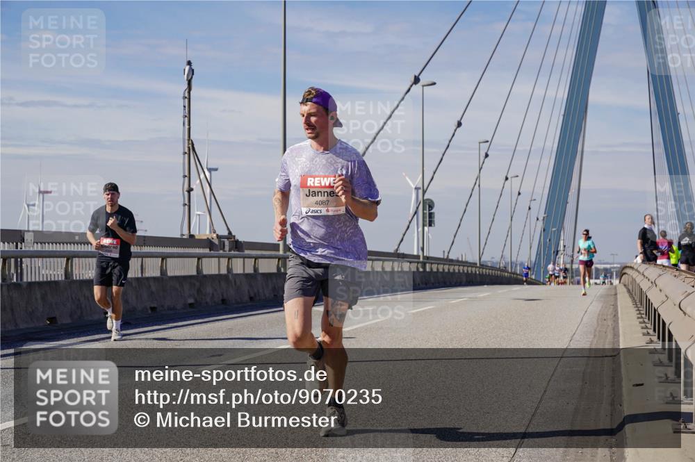 03.10.2025 - Köhlbrandbrückenlauf Michael Burmester http://msf.ph/oto/9070235 03.10.2025 12:33:43 Position 2 4087 meine-sportfotos.de