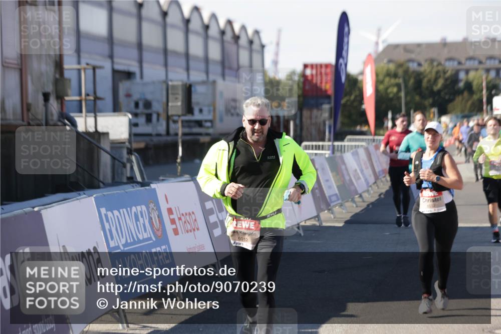 03.10.2025 - Köhlbrandbrückenlauf Jannik Wohlers http://msf.ph/oto/9070239 03.10.2025 13:14:22 Ziel 4426, 4437, 4569, 4641, 4728, 4776, 4809, 4888, 5132, 5282, 5902, 5903, 6012, 6327, 6418, 6512, 6735 meine-sportfotos.de