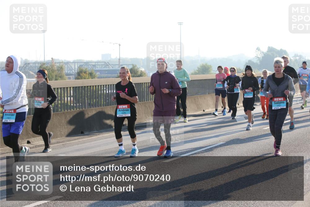 03.10.2025 - Köhlbrandbrückenlauf Lena Gebhardt http://msf.ph/oto/9070240 03.10.2025 09:24:20 Position 1 1927, 1978, 2421 meine-sportfotos.de