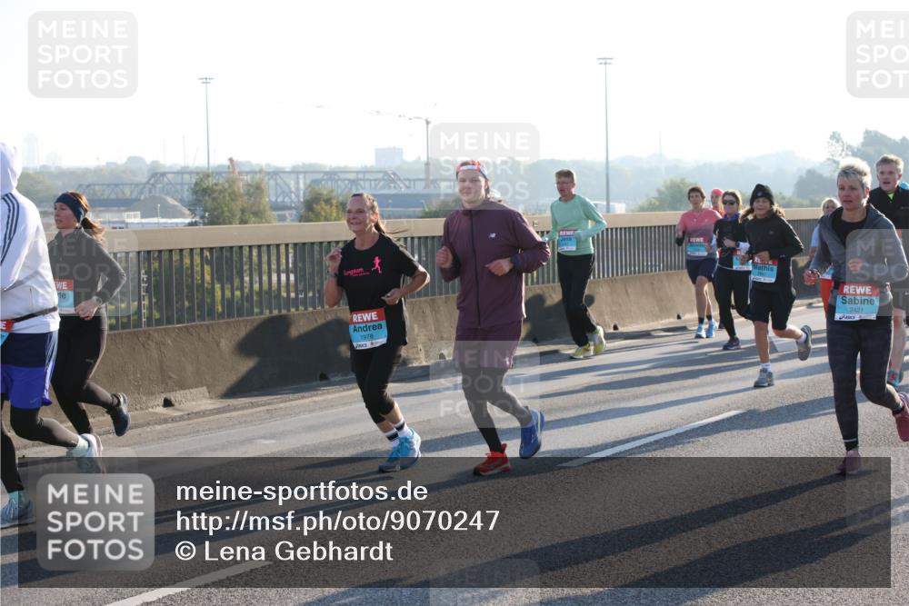 03.10.2025 - Köhlbrandbrückenlauf Lena Gebhardt http://msf.ph/oto/9070247 03.10.2025 09:24:21 Position 1 1978, 2421 meine-sportfotos.de