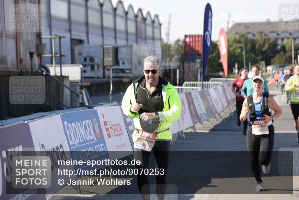 03.10.2025 - Köhlbrandbrückenlauf Jannik Wohlers http://msf.ph/oto/9070253 03.10.2025 13:14:22 Ziel 4426, 4437, 4569, 4641, 4728, 4776, 4809, 4888, 5132, 5282, 5902, 5903, 6012, 6327, 6418, 6512, 6735 meine-sportfotos.de