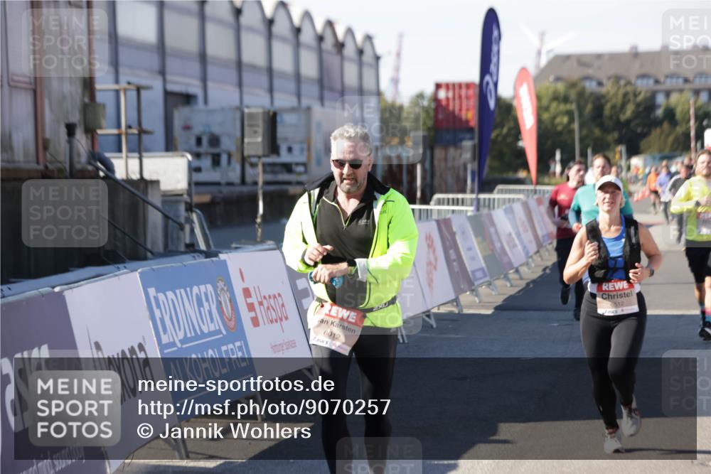 03.10.2025 - Köhlbrandbrückenlauf Jannik Wohlers http://msf.ph/oto/9070257 03.10.2025 13:14:22 Ziel 4426, 4437, 4569, 4641, 4728, 4776, 4809, 4888, 5132, 5282, 5902, 5903, 6012, 6327, 6418, 6512, 6735 meine-sportfotos.de