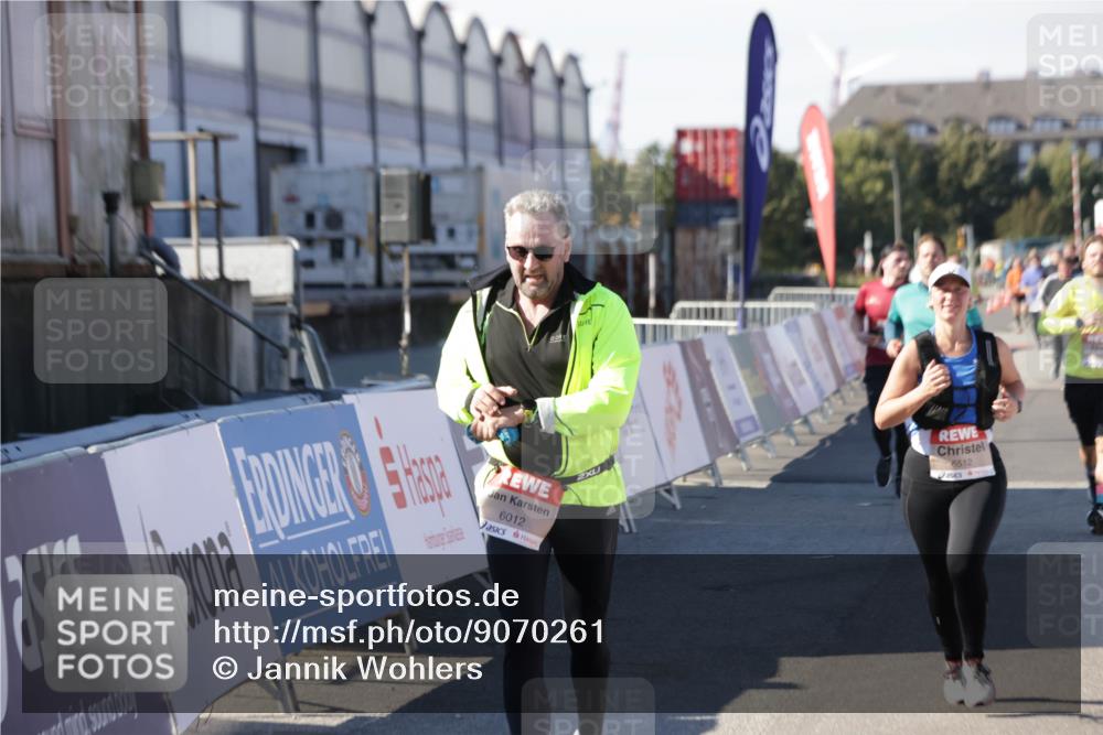 03.10.2025 - Köhlbrandbrückenlauf Jannik Wohlers http://msf.ph/oto/9070261 03.10.2025 13:14:22 Ziel 4426, 4437, 4569, 4641, 4728, 4776, 4809, 4888, 5132, 5282, 5902, 5903, 6012, 6327, 6418, 6512, 6735 meine-sportfotos.de