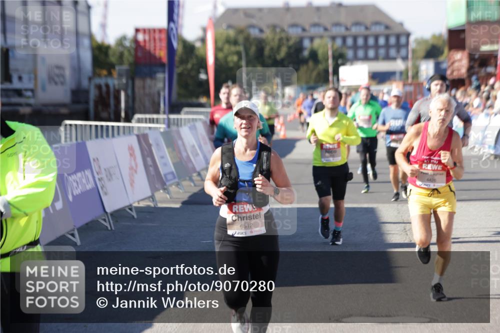 03.10.2025 - Köhlbrandbrückenlauf Jannik Wohlers http://msf.ph/oto/9070280 03.10.2025 13:14:23 Ziel 4426, 4437, 4569, 4641, 4776, 4888, 5132, 5282, 5805, 5902, 5903, 6012, 6327, 6418, 6512, 6735 meine-sportfotos.de