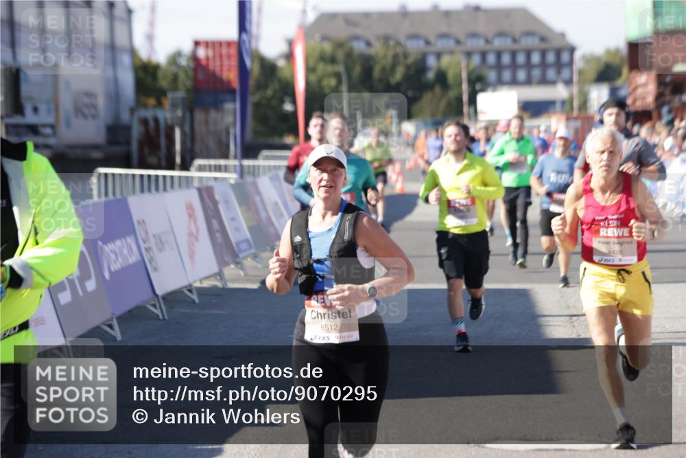 03.10.2025 - Köhlbrandbrückenlauf Jannik Wohlers http://msf.ph/oto/9070295 03.10.2025 13:14:24 Ziel 4400, 4426, 4437, 4569, 4641, 4776, 4888, 5132, 5282, 5805, 5902, 5903, 6012, 6327, 6418, 6512, 6735 meine-sportfotos.de
