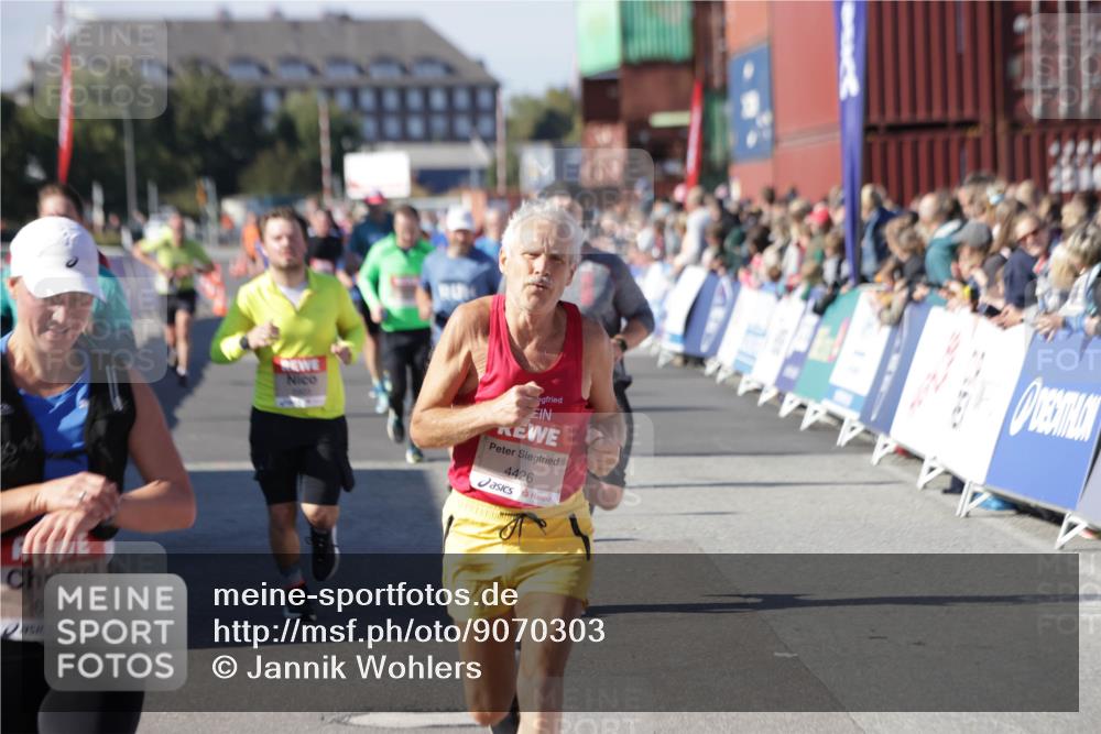 03.10.2025 - Köhlbrandbrückenlauf Jannik Wohlers http://msf.ph/oto/9070303 03.10.2025 13:14:25 Ziel 4400, 4426, 4437, 4569, 4776, 4888, 5132, 5282, 5782, 5805, 5902, 5903, 6012, 6327, 6418, 6512, 6735 meine-sportfotos.de