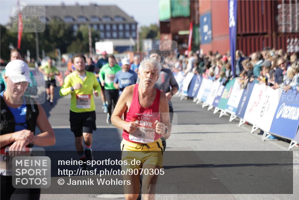 03.10.2025 - Köhlbrandbrückenlauf Jannik Wohlers http://msf.ph/oto/9070305 03.10.2025 13:14:25 Ziel 4400, 4426, 4437, 4569, 4776, 4888, 5132, 5282, 5782, 5805, 5902, 5903, 6012, 6327, 6418, 6512, 6735 meine-sportfotos.de