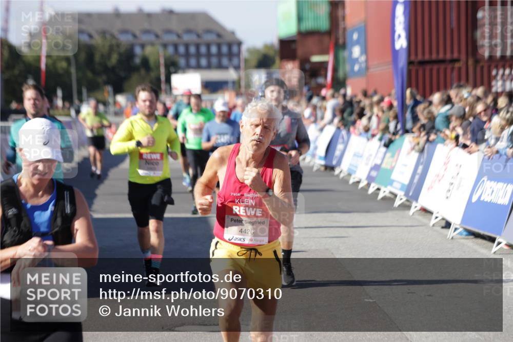 03.10.2025 - Köhlbrandbrückenlauf Jannik Wohlers http://msf.ph/oto/9070310 03.10.2025 13:14:25 Ziel 4400, 4426, 4437, 4569, 4776, 4888, 5132, 5282, 5782, 5805, 5902, 5903, 6012, 6327, 6418, 6512, 6735 meine-sportfotos.de