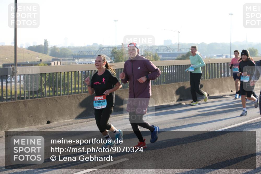 03.10.2025 - Köhlbrandbrückenlauf Lena Gebhardt http://msf.ph/oto/9070324 03.10.2025 09:24:21 Position 1 1978 meine-sportfotos.de