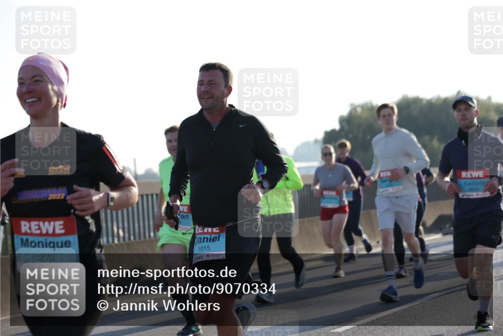 03.10.2025 - Köhlbrandbrückenlauf Jannik Wohlers http://msf.ph/oto/9070334 03.10.2025 09:17:29 Position 3 15, 00, 2022, 1272, 1015, 3820 meine-sportfotos.de