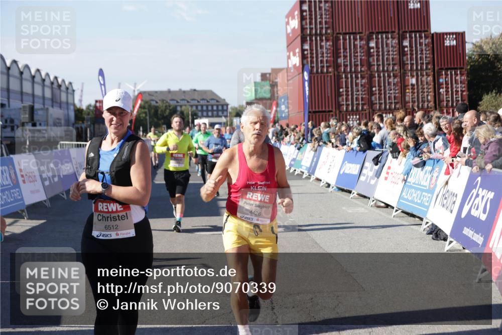 03.10.2025 - Köhlbrandbrückenlauf Jannik Wohlers http://msf.ph/oto/9070339 03.10.2025 13:14:26 Ziel 4400, 4426, 4437, 4569, 4776, 4888, 5132, 5282, 5782, 5805, 5902, 5903, 6012, 6327, 6418, 6512 meine-sportfotos.de