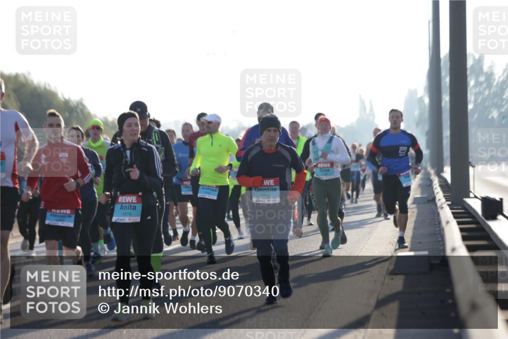 03.10.2025 - Köhlbrandbrückenlauf Jannik Wohlers http://msf.ph/oto/9070340 03.10.2025 09:17:31 Position 3 1679, 2805, 1730 meine-sportfotos.de