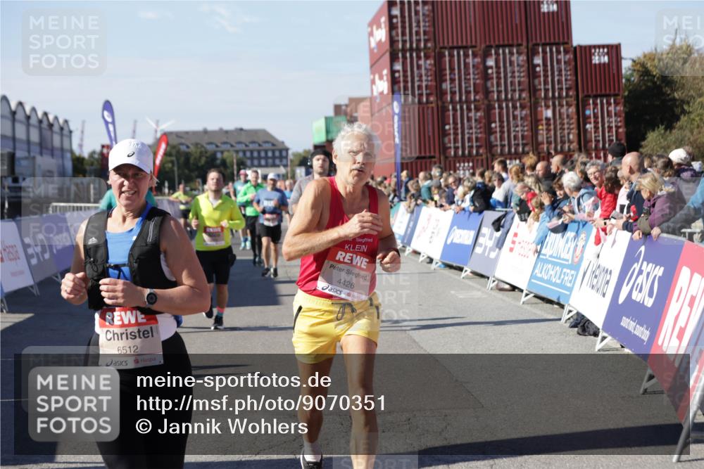 03.10.2025 - Köhlbrandbrückenlauf Jannik Wohlers http://msf.ph/oto/9070351 03.10.2025 13:14:26 Ziel 4400, 4426, 4437, 4569, 4776, 4888, 5132, 5282, 5782, 5805, 5902, 5903, 6012, 6327, 6418, 6512 meine-sportfotos.de
