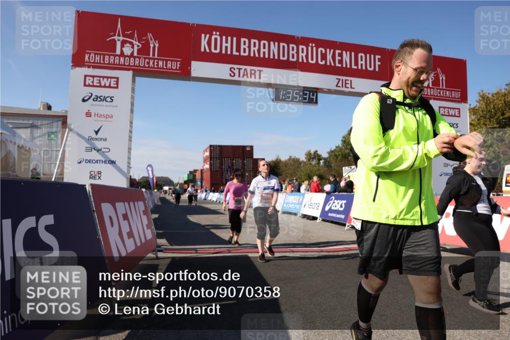 03.10.2025 - Köhlbrandbrückenlauf Lena Gebhardt http://msf.ph/oto/9070358 03.10.2025 13:35:34 Ziel 4434, 4440, 4949, 5140, 5356, 5517, 5539, 5548, 5575, 5680, 6283, 6358, 6396, 6411 meine-sportfotos.de