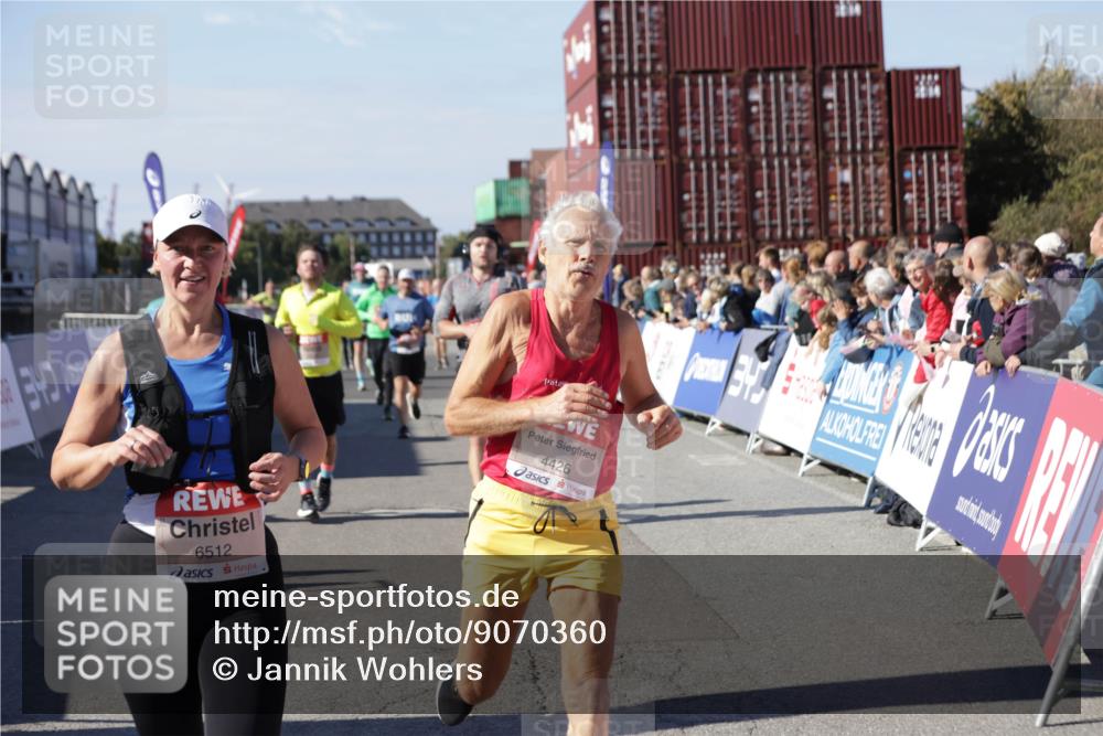 03.10.2025 - Köhlbrandbrückenlauf Jannik Wohlers http://msf.ph/oto/9070360 03.10.2025 13:14:26 Ziel 4400, 4426, 4437, 4569, 4776, 4888, 5132, 5282, 5782, 5805, 5902, 5903, 6012, 6327, 6418, 6512 meine-sportfotos.de