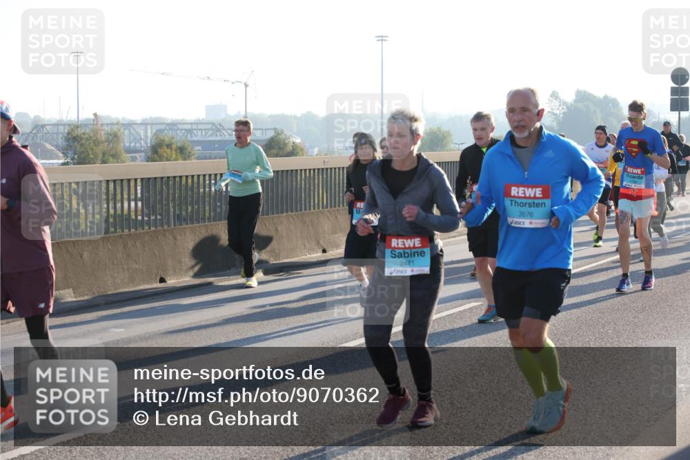 03.10.2025 - Köhlbrandbrückenlauf Lena Gebhardt http://msf.ph/oto/9070362 03.10.2025 09:24:22 Position 1 2421, 3676 meine-sportfotos.de