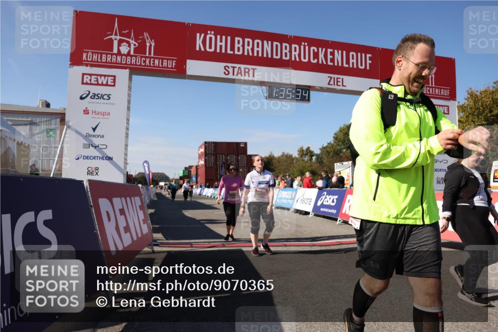 03.10.2025 - Köhlbrandbrückenlauf Lena Gebhardt http://msf.ph/oto/9070365 03.10.2025 13:35:34 Ziel 4434, 4440, 4949, 5140, 5356, 5517, 5539, 5548, 5575, 5680, 6283, 6358, 6396, 6411 meine-sportfotos.de