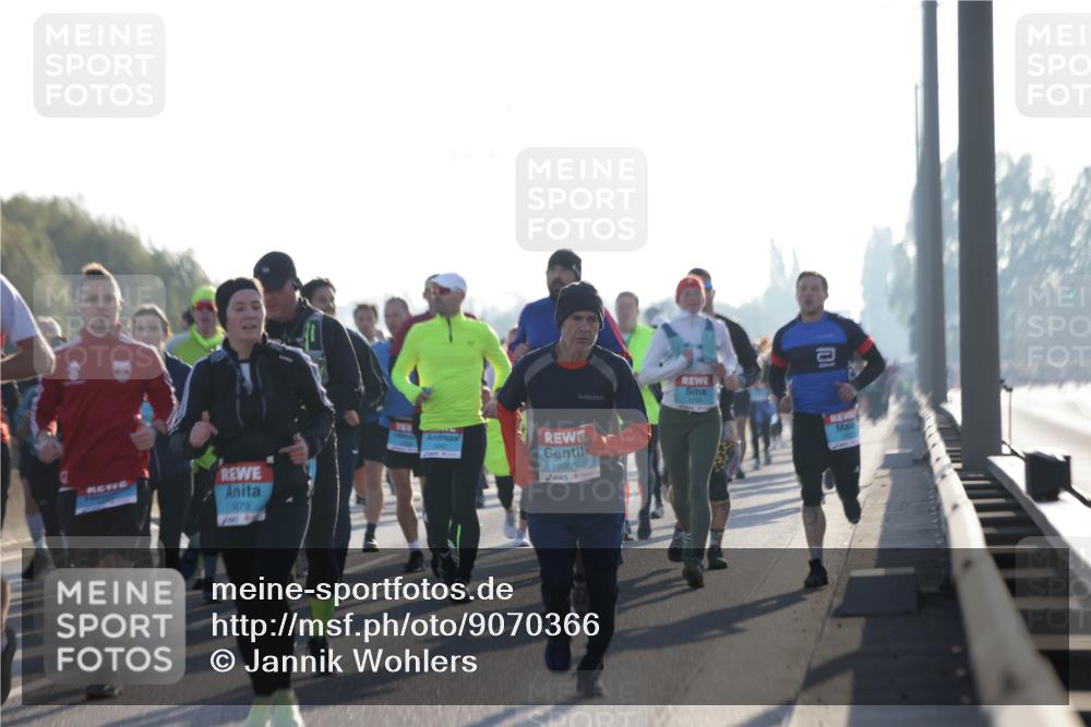 03.10.2025 - Köhlbrandbrückenlauf Jannik Wohlers http://msf.ph/oto/9070366 03.10.2025 09:17:31 Position 3 1679, 2805, 1730 meine-sportfotos.de