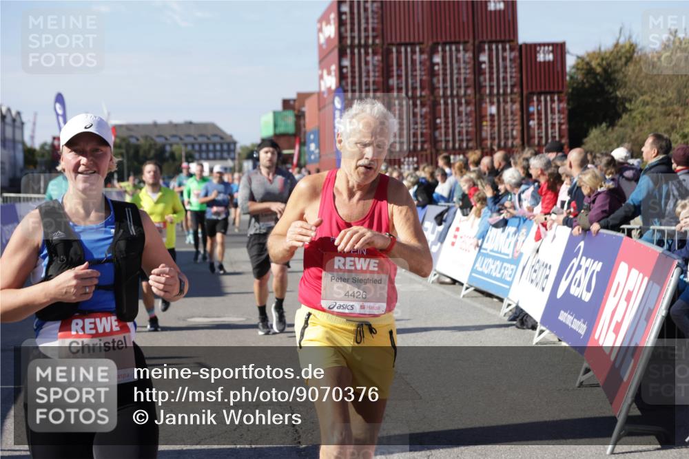 03.10.2025 - Köhlbrandbrückenlauf Jannik Wohlers http://msf.ph/oto/9070376 03.10.2025 13:14:26 Ziel 4400, 4426, 4437, 4569, 4776, 4888, 5132, 5282, 5782, 5805, 5902, 5903, 6012, 6327, 6418, 6512 meine-sportfotos.de
