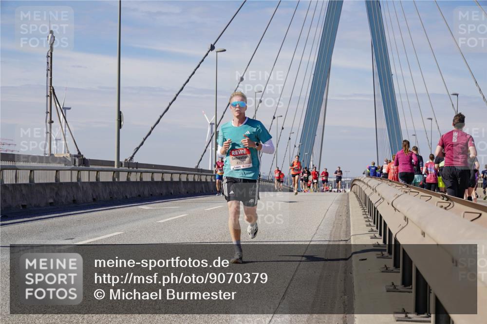 03.10.2025 - Köhlbrandbrückenlauf Michael Burmester http://msf.ph/oto/9070379 03.10.2025 12:34:18 Position 2 4155 meine-sportfotos.de