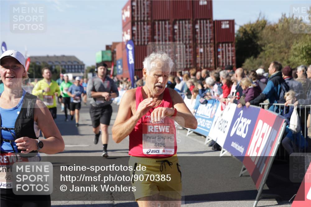 03.10.2025 - Köhlbrandbrückenlauf Jannik Wohlers http://msf.ph/oto/9070385 03.10.2025 13:14:26 Ziel 4400, 4426, 4437, 4569, 4776, 4888, 5132, 5282, 5782, 5805, 5902, 5903, 6012, 6327, 6418, 6512 meine-sportfotos.de